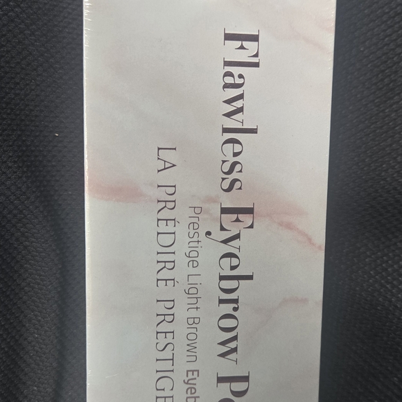 Flawless Eyebrow Pencil - Black - Picture 2 of 3